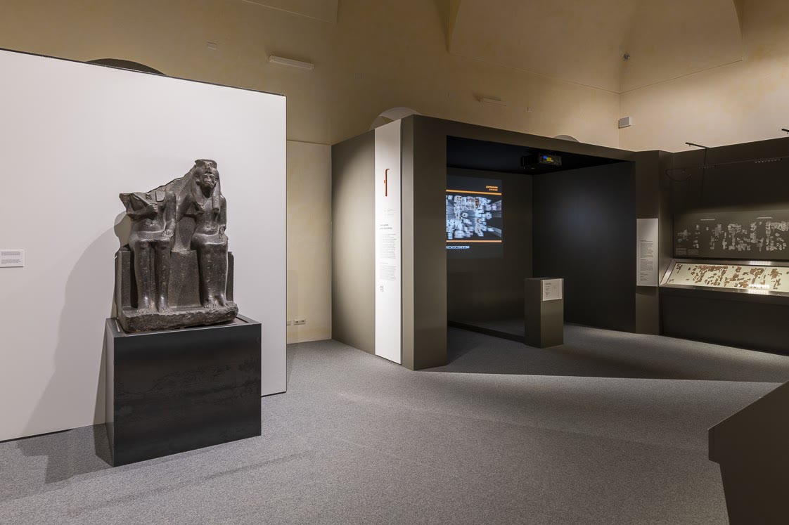 Papiro dei Re - statua e allestimento